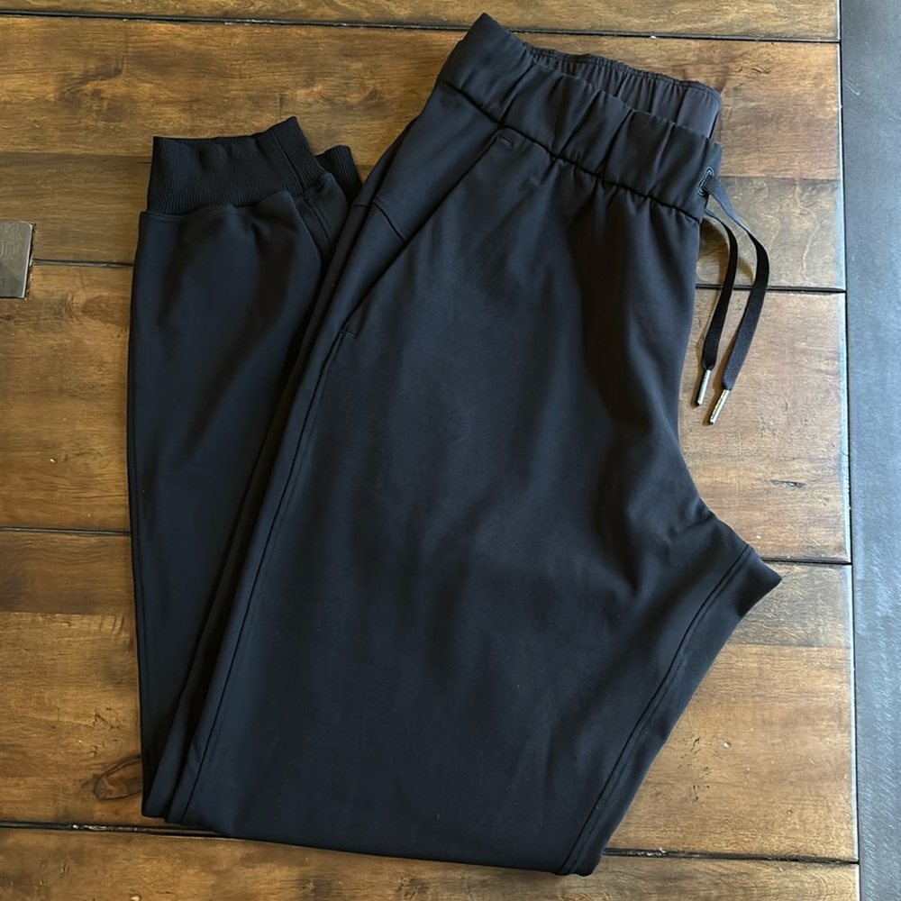 Lululemon On The Fly Jogger Size 6 Black Excellent Condition